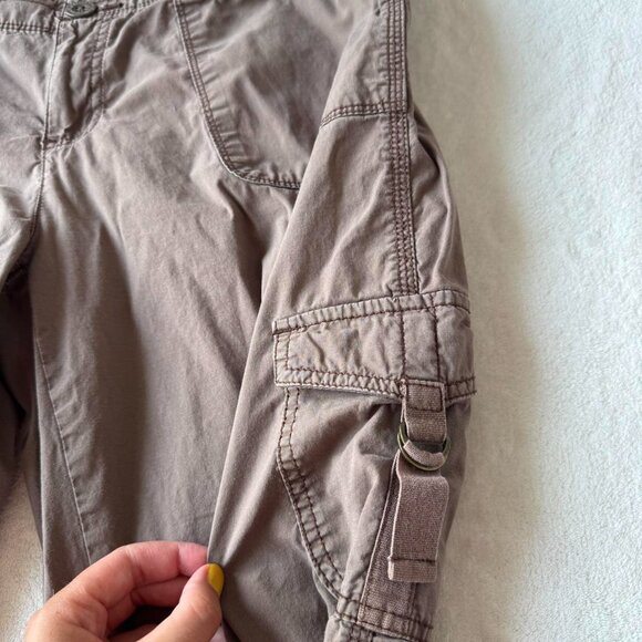 st. john’s bay brown cargo capri pants - Picture 5 of 6